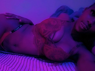 Alter: 23 / Skorpion - Alter: 164 / schlank - Geschlecht: weiblich - Ausrichtung: heterosexuell - Haare: schwarz / mittellang - Piercing: Gesicht - bewebmaster-Alter: C - Hautfarbe: schwarz - Augen: braun - Rasur: teilrasiert